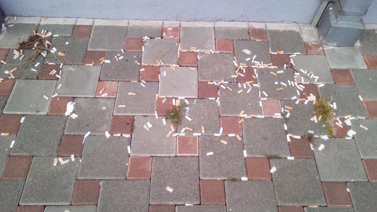 Stanari zgrade u Dugoselskoj opuške bacaju kroz prozor