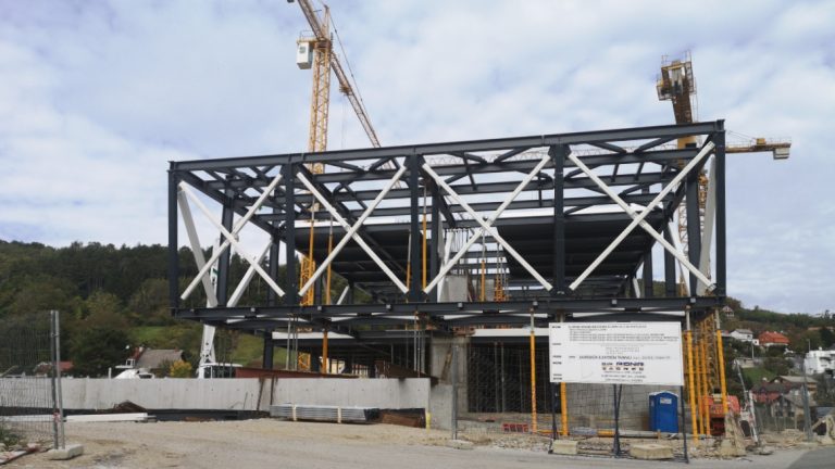 Zagrebački HNS: “Je li žičara razlog ‘uspješnog poslovanja’ ZET-a ili ‘financijski inženjering’ grada?”