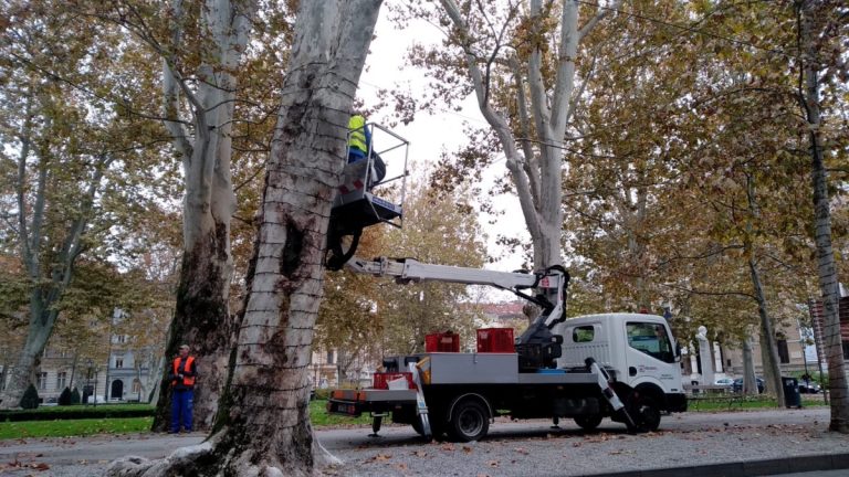 Adventski ukrasi stižu na zagrebačke ulice: Počelo je kićenje grada