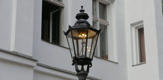 Adventska atrakcija: Nažigači na Gornjem gradu pale plinske lanterne