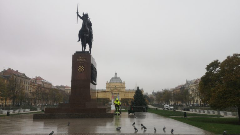Poslijepodne osjetno pada temperatura, a mogle bi zalepršati i pahulje