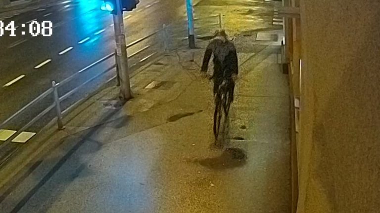 Prepoznajete li ovog muškarca? Policija treba pomoć