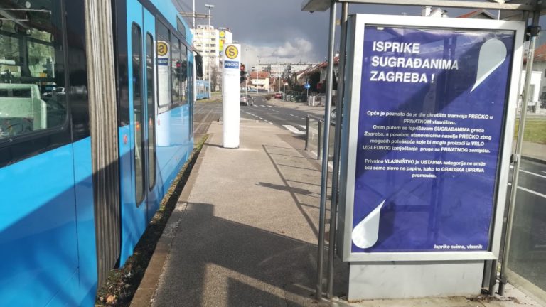 Na tramvajskoj stanici Prečko isprika sugrađanima: “Vrlo je izgledno izmještanje pruge s privatnog zemljišta”