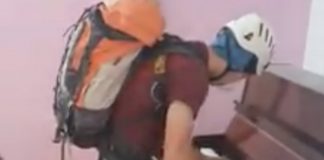 Nakon pet sati na krovu, volonteri pronašli neoštećeni klavir pa zasvirali