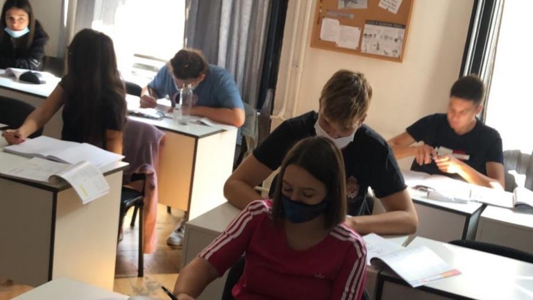 Zagrebački osnovnoškolci od ponedjeljka opet u školskim klupama