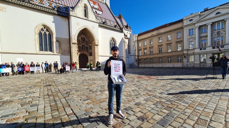Frizeri prosvjedom tražili smanjenje stope PDV-a na 13 posto