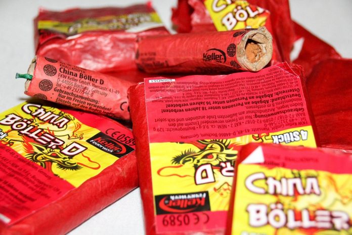 firecrackers-1116918_1280