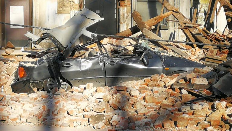 Potresne fotografije iz Petrinje