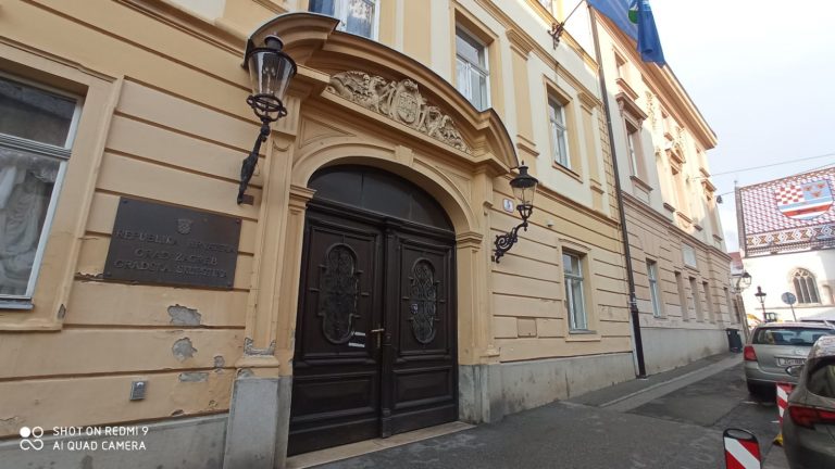 Koliko iznose naknade članova gradskih četvrti i mjesnih odbora?