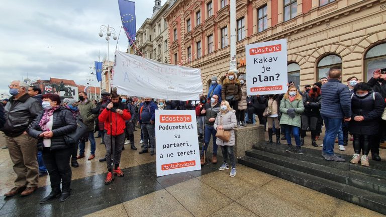 Tisuće poduzetnika na glavnom zagrebačkom trgu poručilo da im je dosta: “Poduzetnici su partneri, a ne teret!”