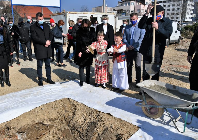 Položen kamen temeljac područne škole u Blatu