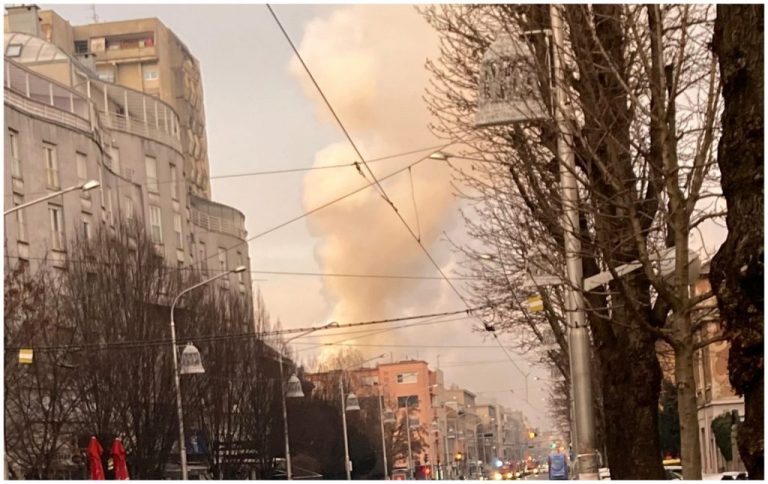 Buknula vatra na Maksimiru: Gorilo je skladište, vatrogasci su ga dugo gasili, spašavali jednog čovjeka