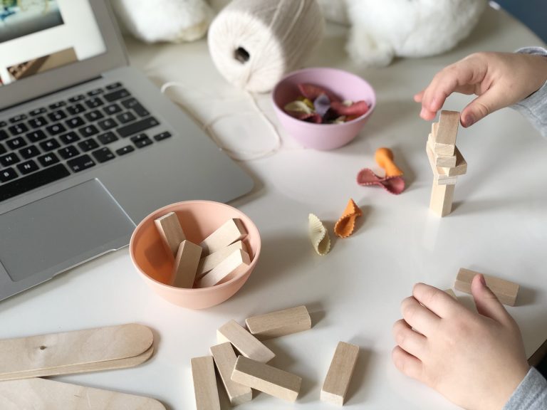 Digitalni uređaji – od skrivenih opasnosti do moćnog alata za edukaciju najmlađih