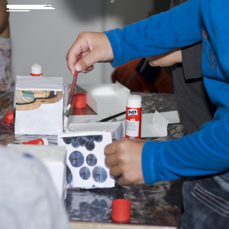 Arheološki muzej u Zagrebu provodi program „Iz muzeja… u škole!“ u osnovnim i srednjim školama u Zagrebu i okolici