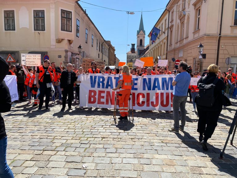Djelatnici i djelatnice Hitne pomoći izašli su na ulice