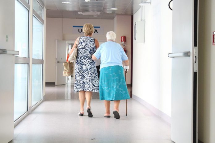 senior-citizens-gdd79e87ae_1920