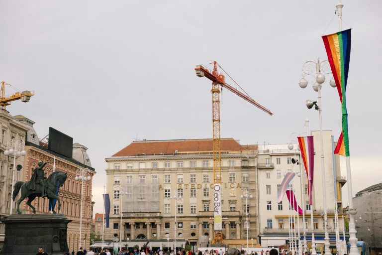 Zastave duginih boja vijore se Zagrebom
