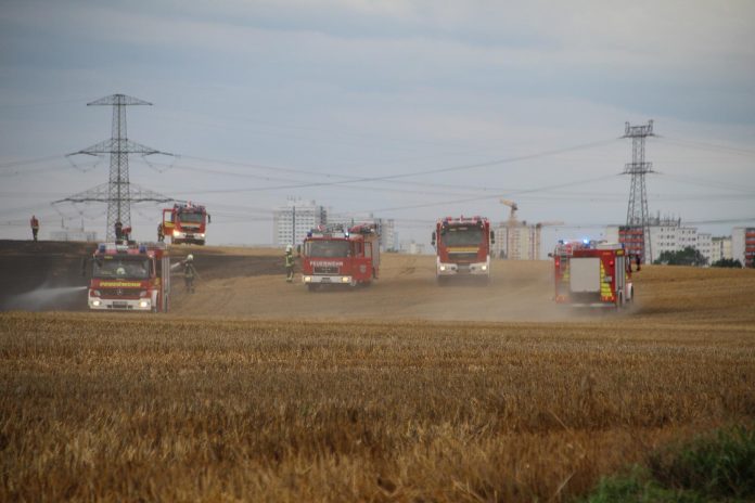 fire-trucks-g0244e70f8_1920