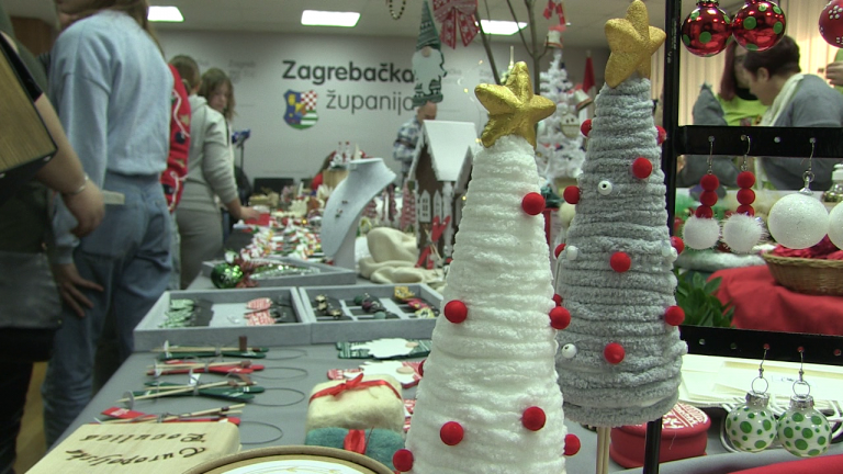 Božićna izložba radova učeničkih zadruga u prostorijama Zagrebačke županije