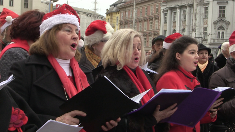 Izvedba božićnih pjesama na Trgu bana Josipa Jelačića