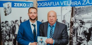Velimir Zajec predstavlja i potpisuje svoju biografiju