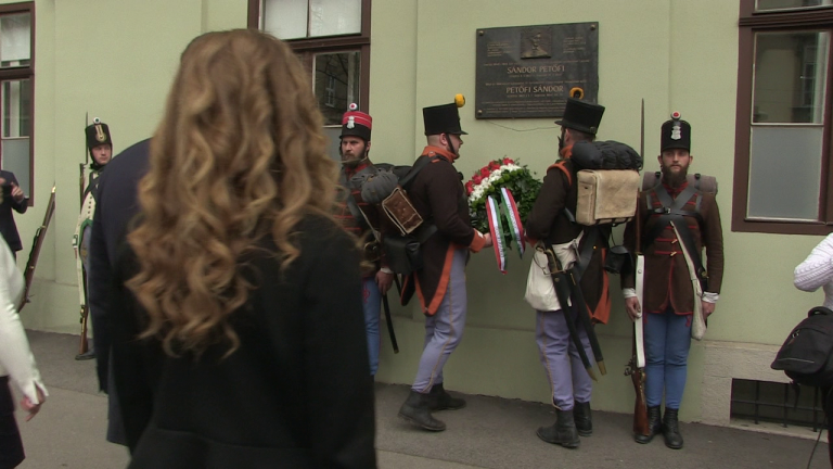 Položeni vijenci povodom 200. rođendana Sándora Petőfija