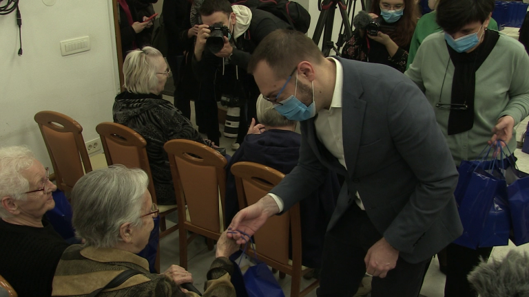 Tomašević o podjeli poklona u Domu za starije: „Ovo mi je jedna od najdražih aktivosti!”