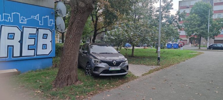 FOTO: Je li ovaj vozač položio test inteligencije pri polaganju vozačke dozvole?