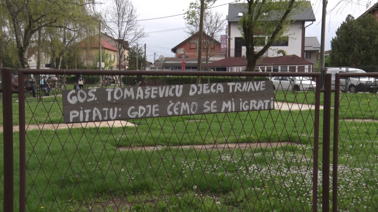 U Trnavi održan šesti prosvjed zbog prenamjene Mjesnog odbora Trnava u dječji vrtić