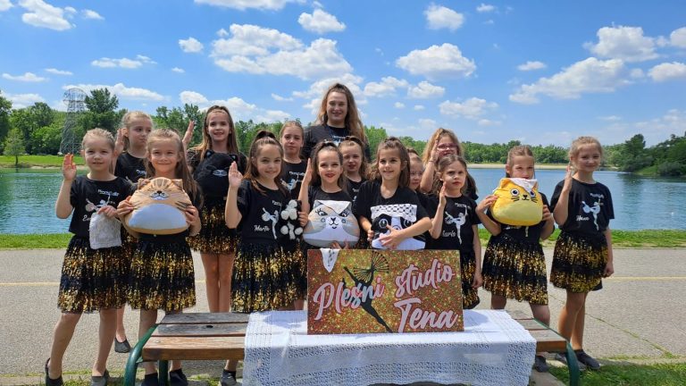 Članice Plesnog studija Tena podržale Baby Lasagnu: Na Jarunu zaplesale ritmom Rim Tim Tagi Dim