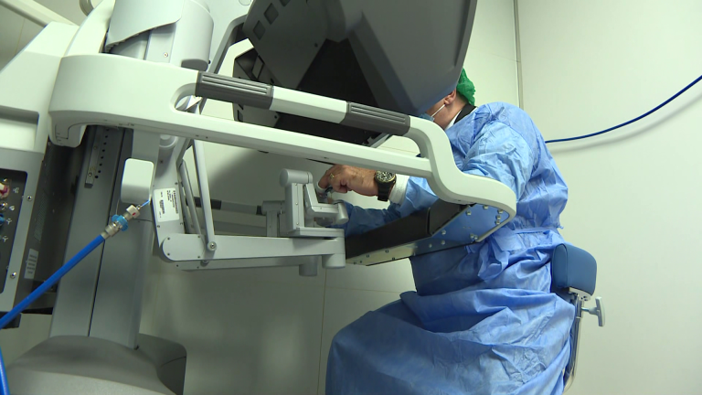 Na Rebro stigao najnapredniji kirurški robot Da Vinci