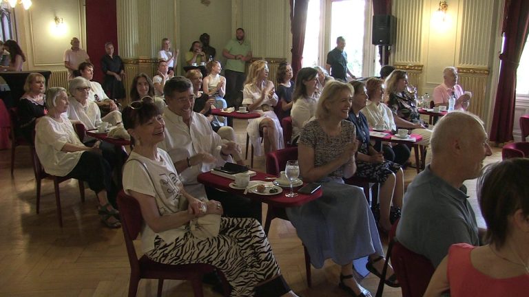 HNK: Kazališni doručak