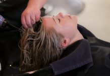 Znate li kako ispravno oprati kosu i kojim redoslijedom se stavljaju proizvodi? moda i ljepota